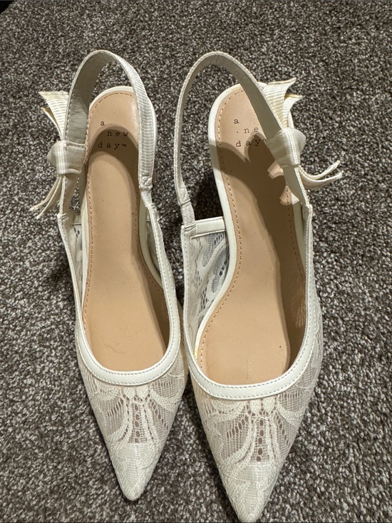 a new day Shoes - Ivory/Cream Lace Pointed Slingback Heels with Bow